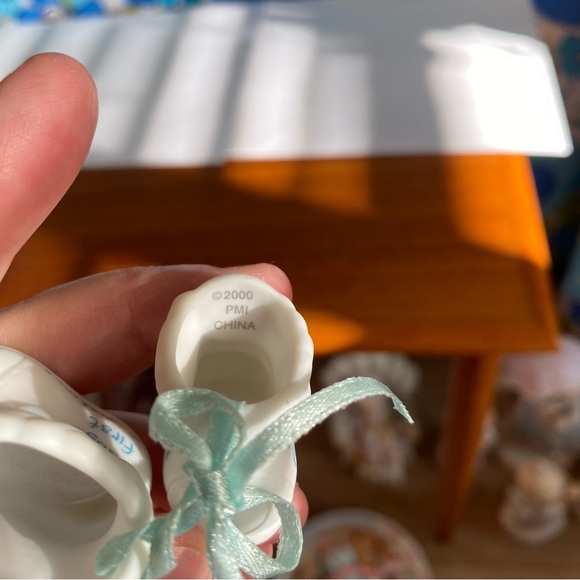 Vintage Precious Moments Babys First Christmas baby booties Christmas ornament - Picture 4 of 5
